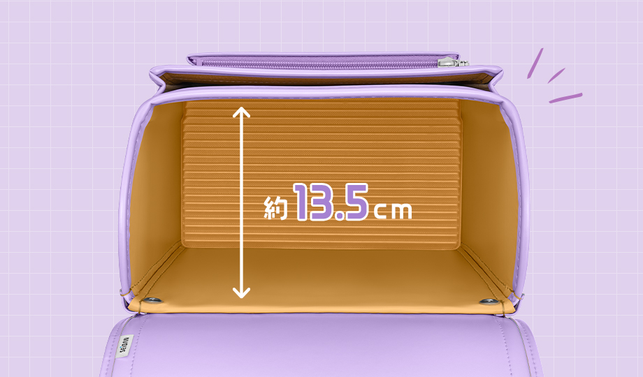 メインポケットのマチ幅が約13.5cmあり、よりたくさんの荷物を入れることができる大容量タイプ