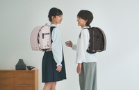 “業界初”自然な姿勢と、高密着＆通気性を兼ね備えた 2つの新機能を開発！