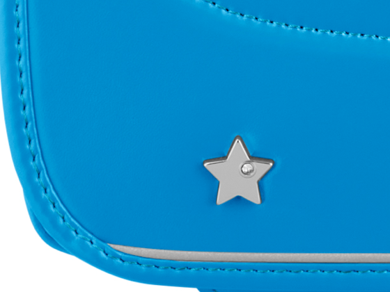 星型の飾り鋲（びょう）にもクリスタル・ガラスがきらり。