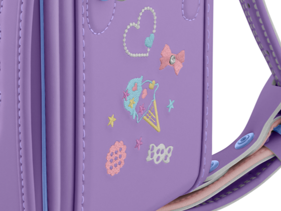 背中のヘリをなくしたコンパクトな形状。