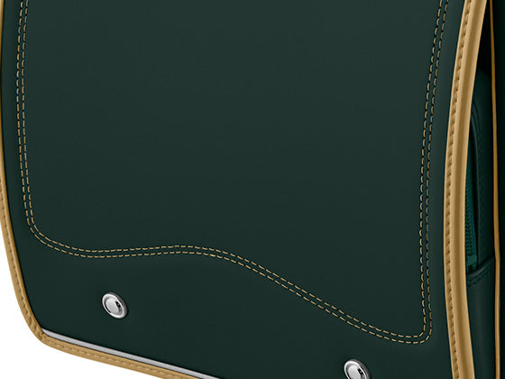 クラシカルな雰囲気を感じさせるカブセの曲線ステッチ