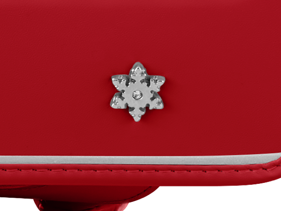 カブセにある雪の結晶型の飾り鋲（びょう）は、とてもエレガントな印象。