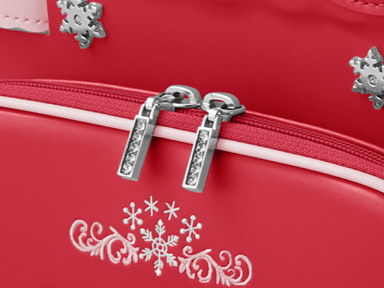 高級感のあるクリスタル・ガラスの引き手。