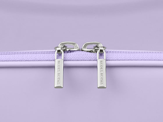 モデルロイヤルのロゴ入りのシンプルな引き手。