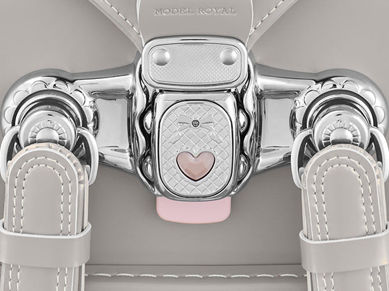 ワンプッシュで開閉できるマジカルロックを採用