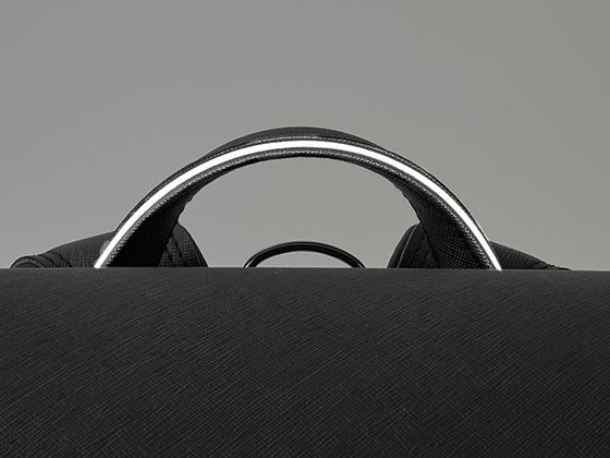 持ち手にも反射材を採用