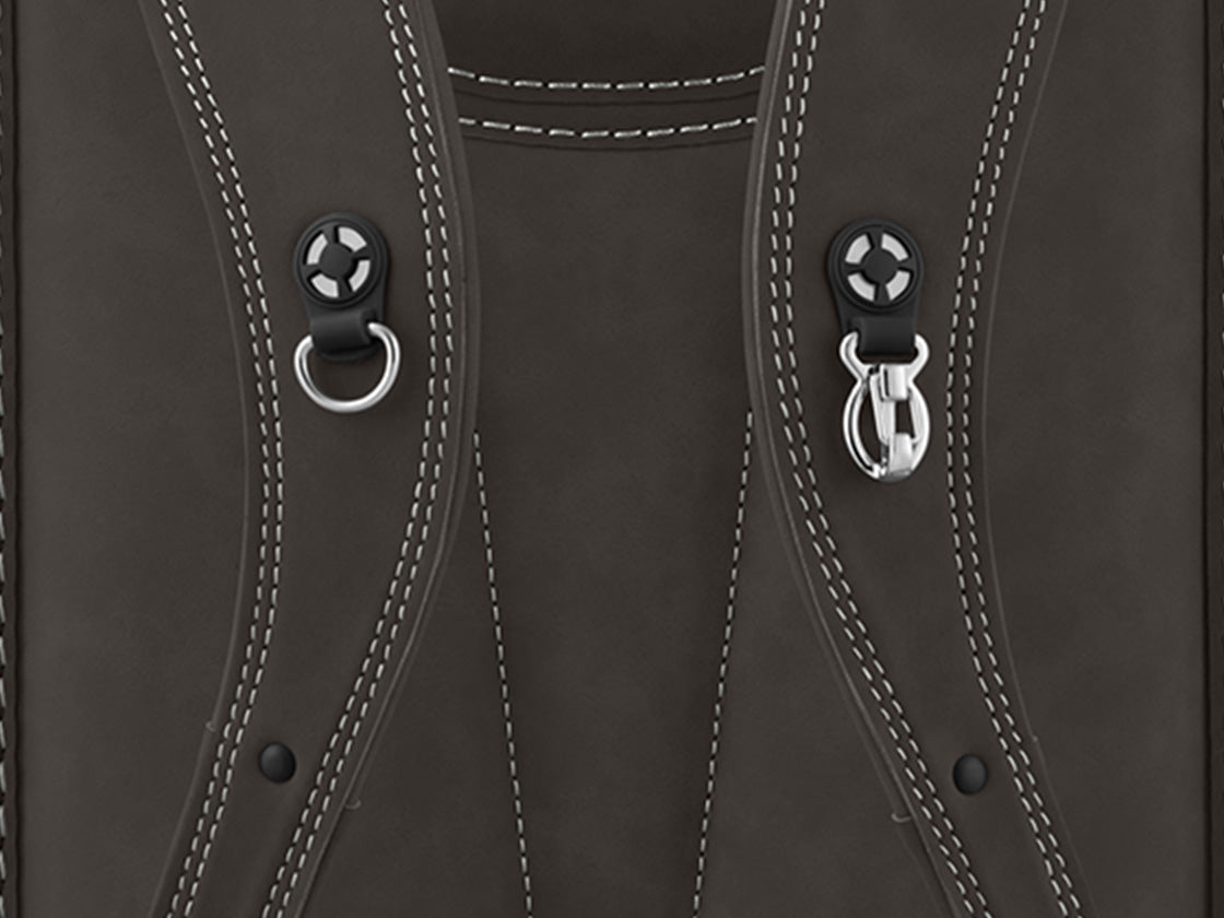 背中も同色生地を用いて世界観を統一。