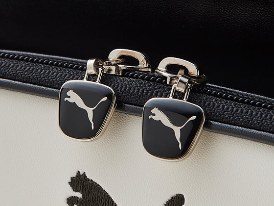 プーマのロゴが入った、前ポケットの引き手