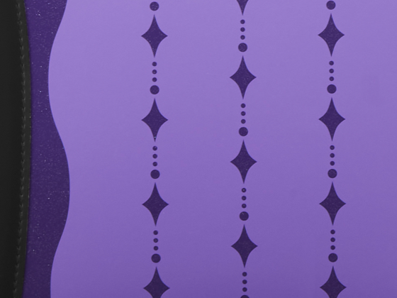 カブセ裏は上品にきらめくラメプリント。 