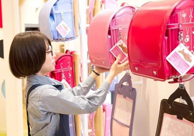 ランドセル購入時期のベストは〇月！？いつ買うべきかアンケートから徹底解説